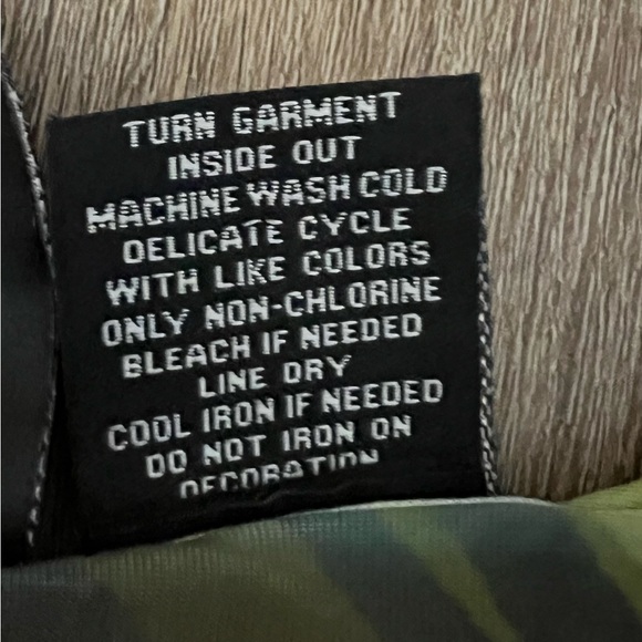 Silky Floral Top By New Directions Petite SZ PM - Picture 7 of 9